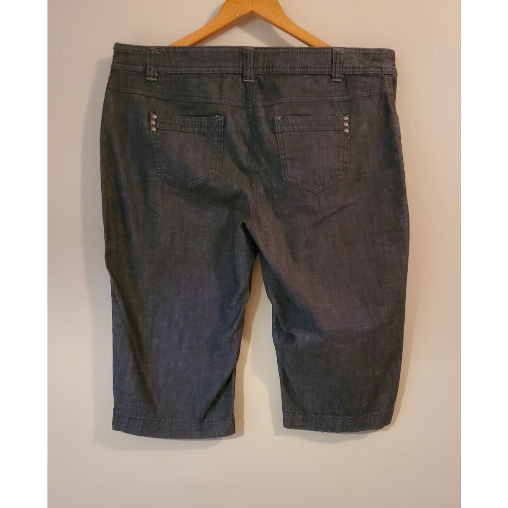 Capris - Picture 2 of 5